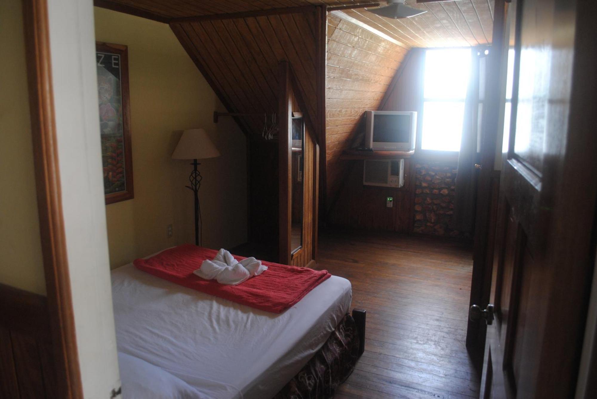 The Sea Front Inn Пунта-Горда Номер фото